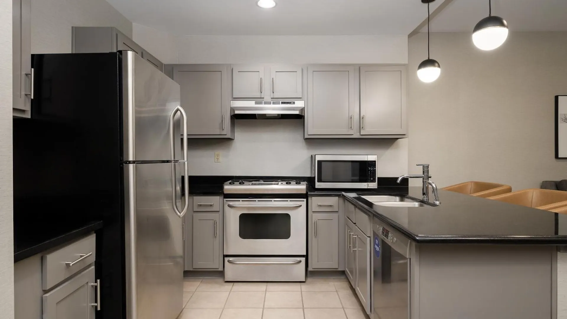 Hilton Promenade Landing 4*