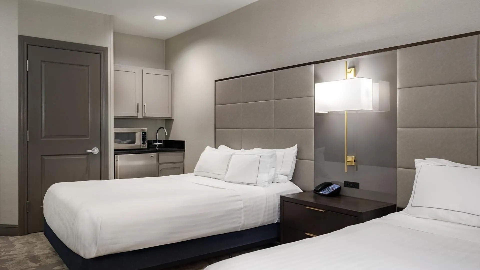 Ξενοδοχείο Hilton Promenade Landing 4*