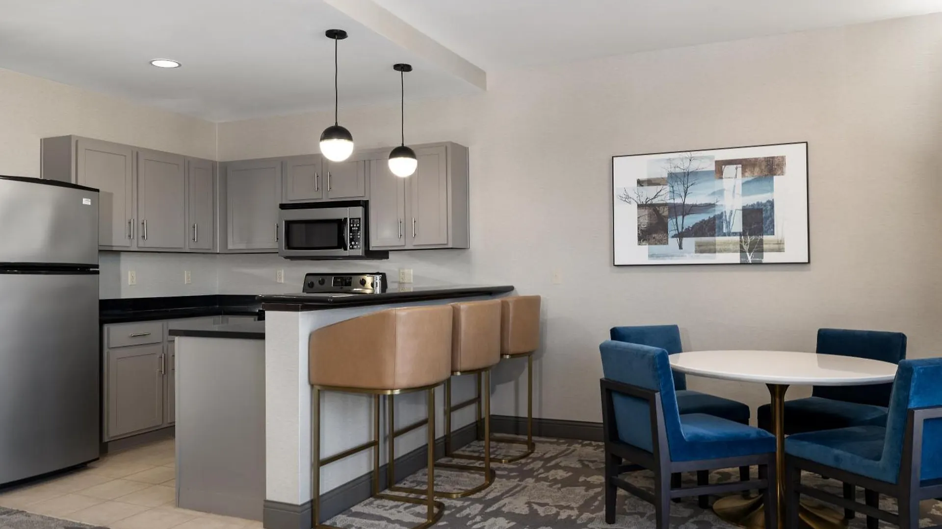 Hilton Promenade Landing 4*