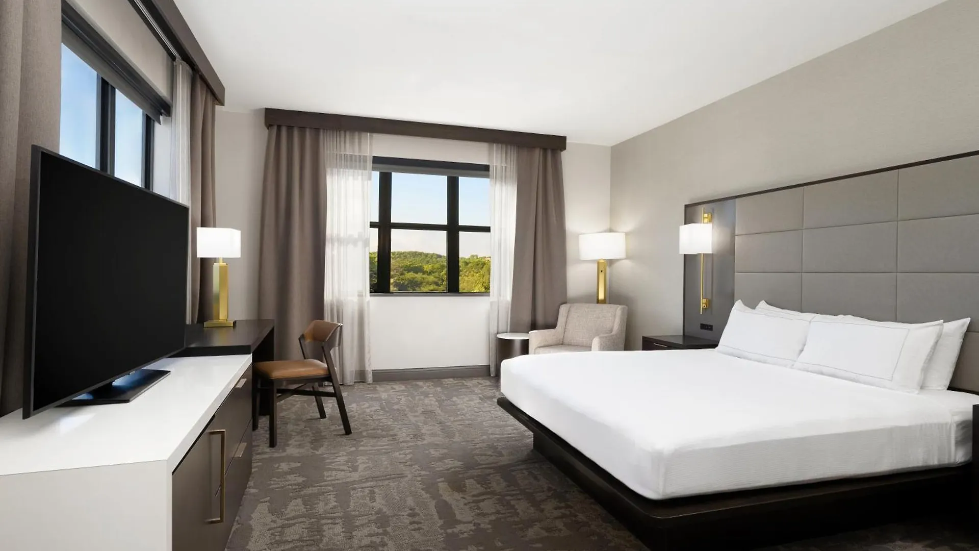 Ξενοδοχείο Hilton Promenade Landing 4*
