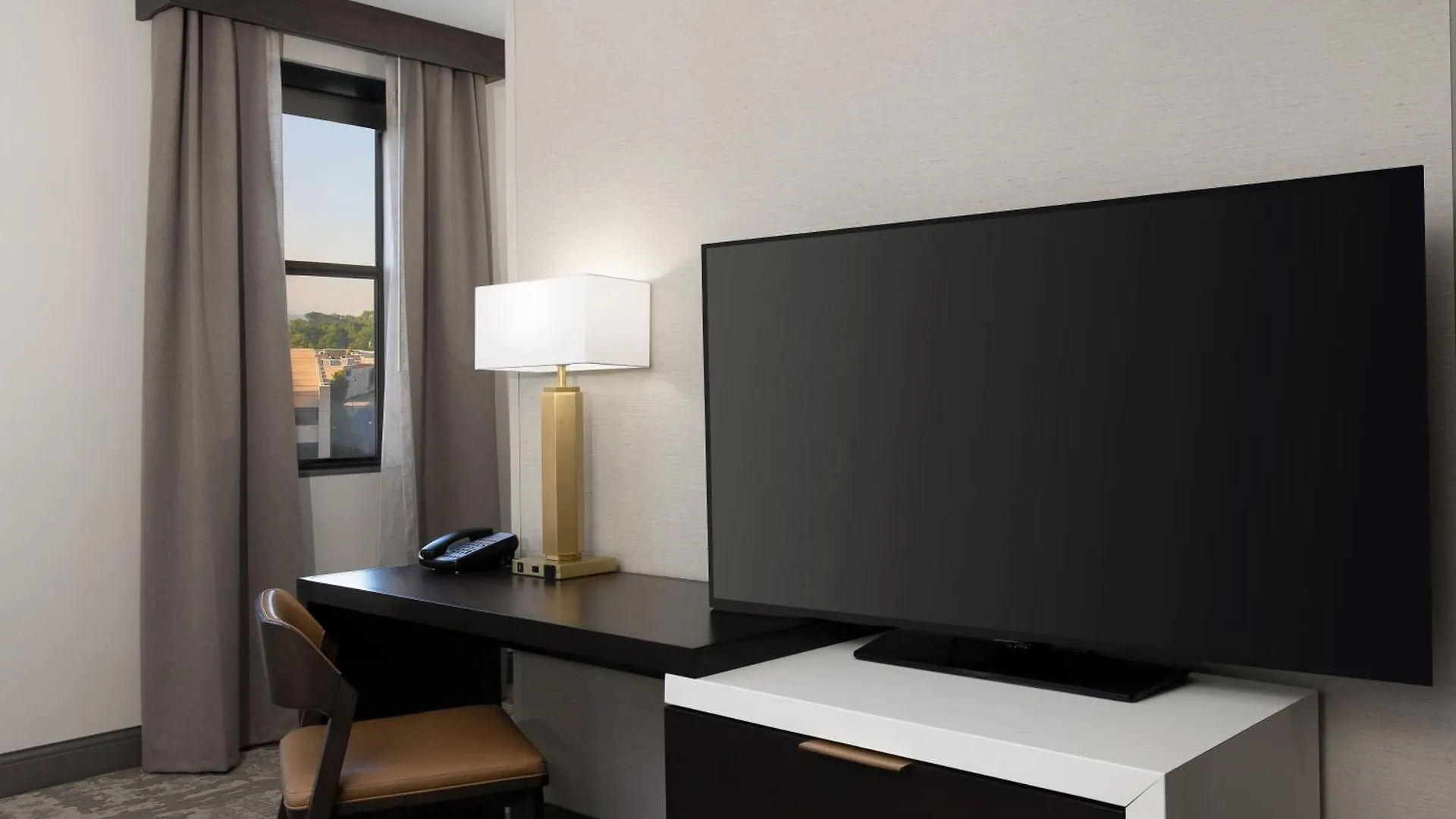 Ξενοδοχείο Hilton Promenade Landing 4*