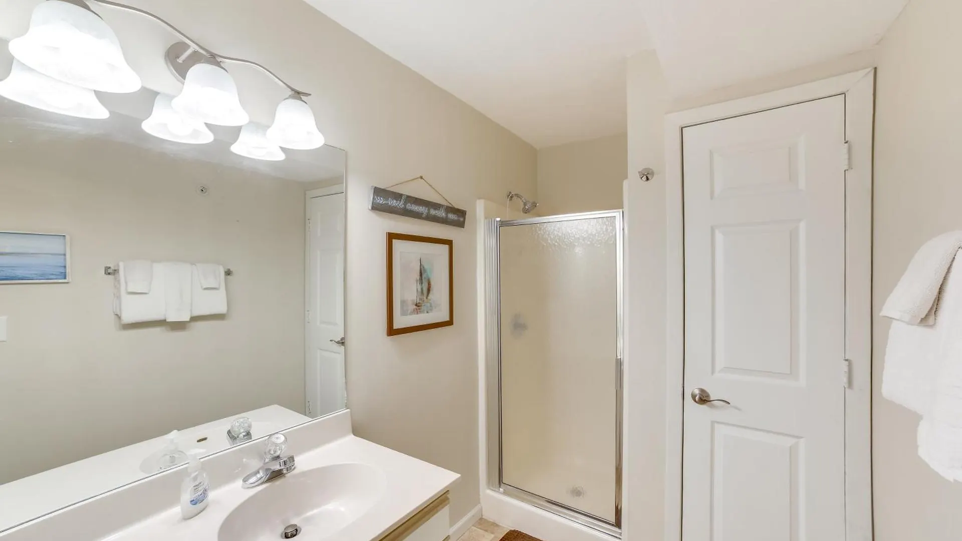 With Balcony, Near Silver Dollar City!
