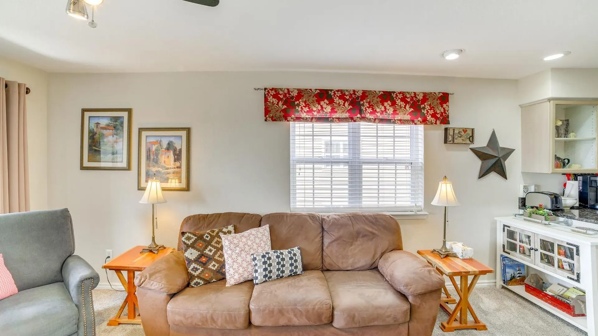 With Balcony, Near Silver Dollar City! *