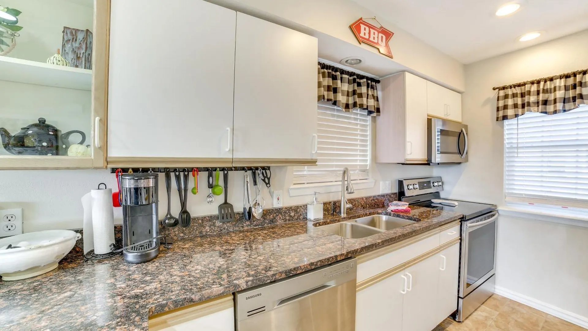 With Balcony, Near Silver Dollar City! Apartment Branson