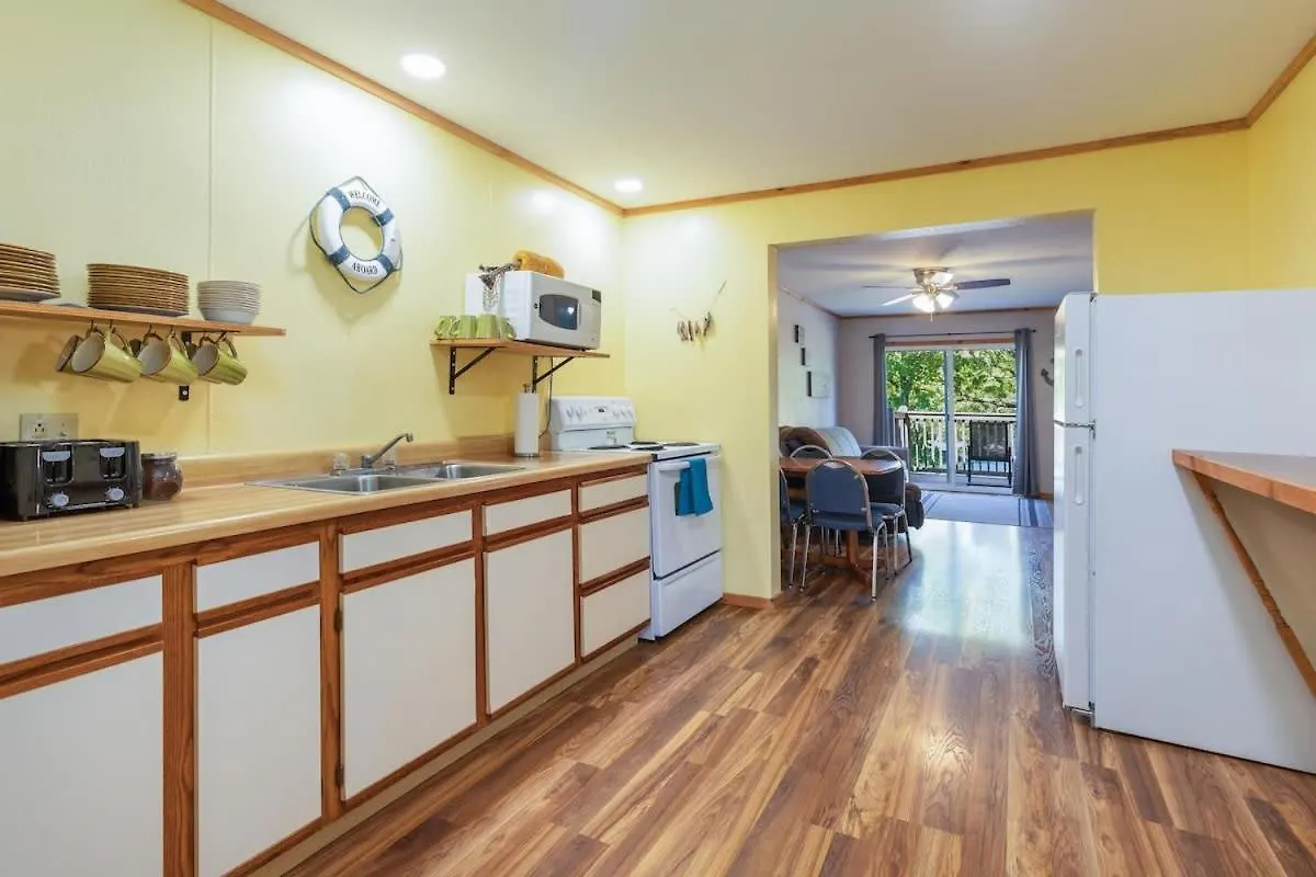 Artilla Cove 5- Views- Pool & Hot Tub * Branson