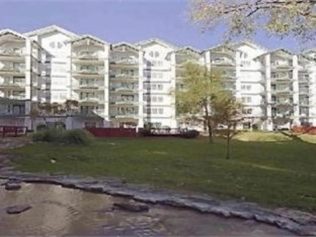 Surrey's Carriage Place Курортный комплекс 3*
