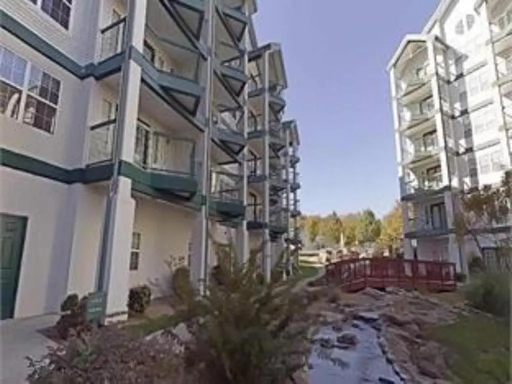 Surrey's Carriage Place Курортный комплекс 3*
