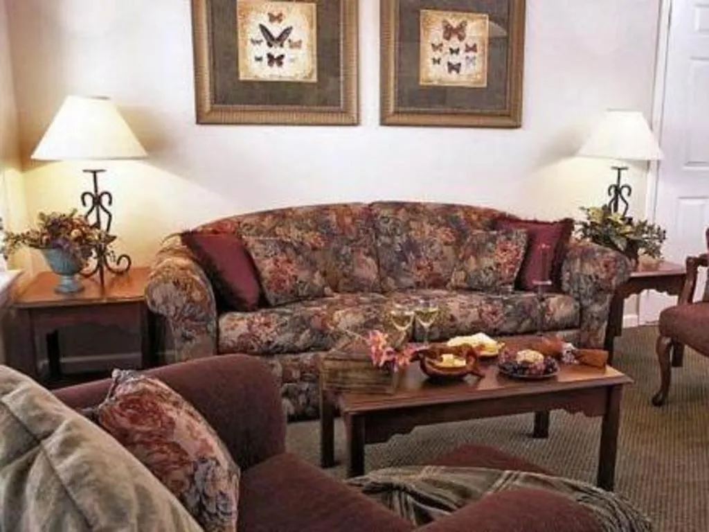 Surrey's Carriage Place Курортный комплекс 3*
