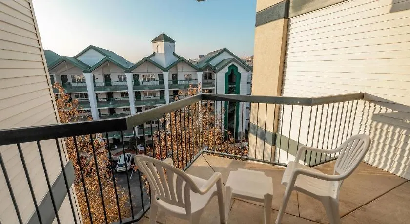 Surrey's Carriage Place Курортный комплекс Брэнсон