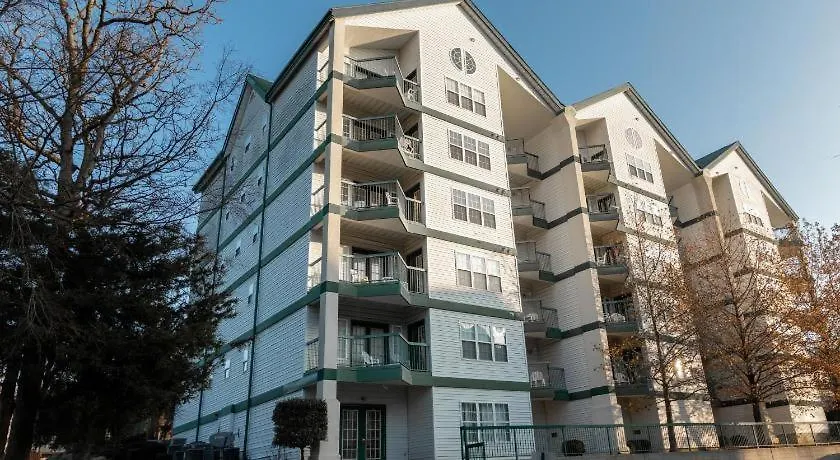 Курортный комплекс Surrey's Carriage Place 3*