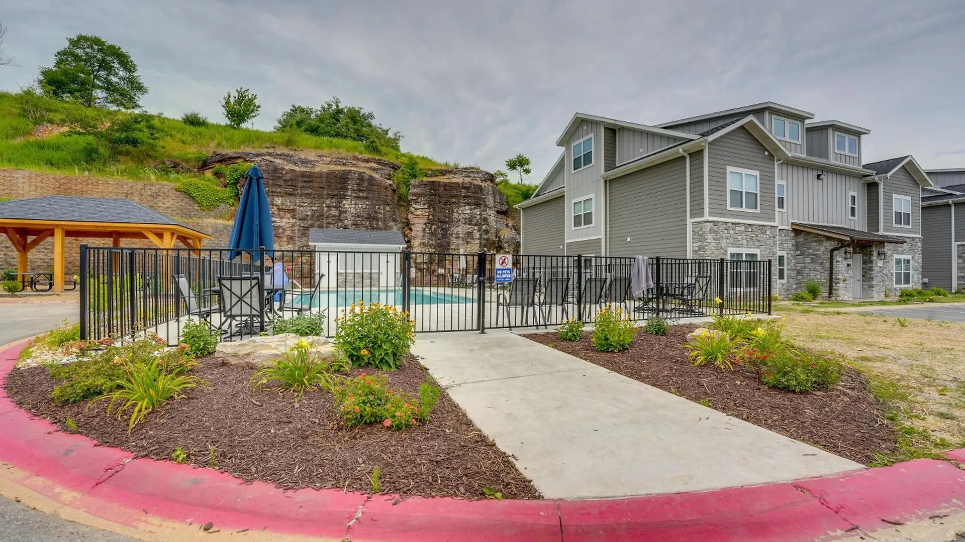 2 Mi To Table Rock With Balcony! Апартаменты *