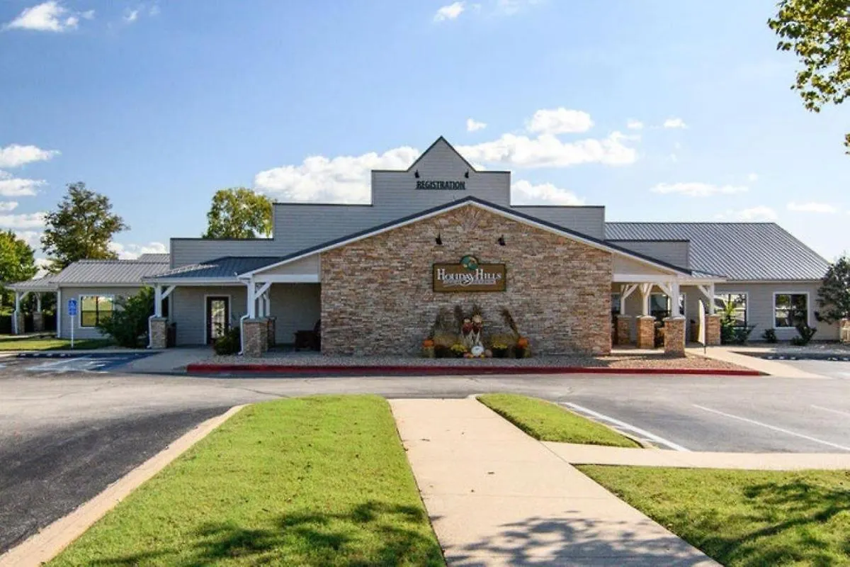 アパート Charming At Hills - Beautifully Updated And Affordable - Family Amenities ブランソン