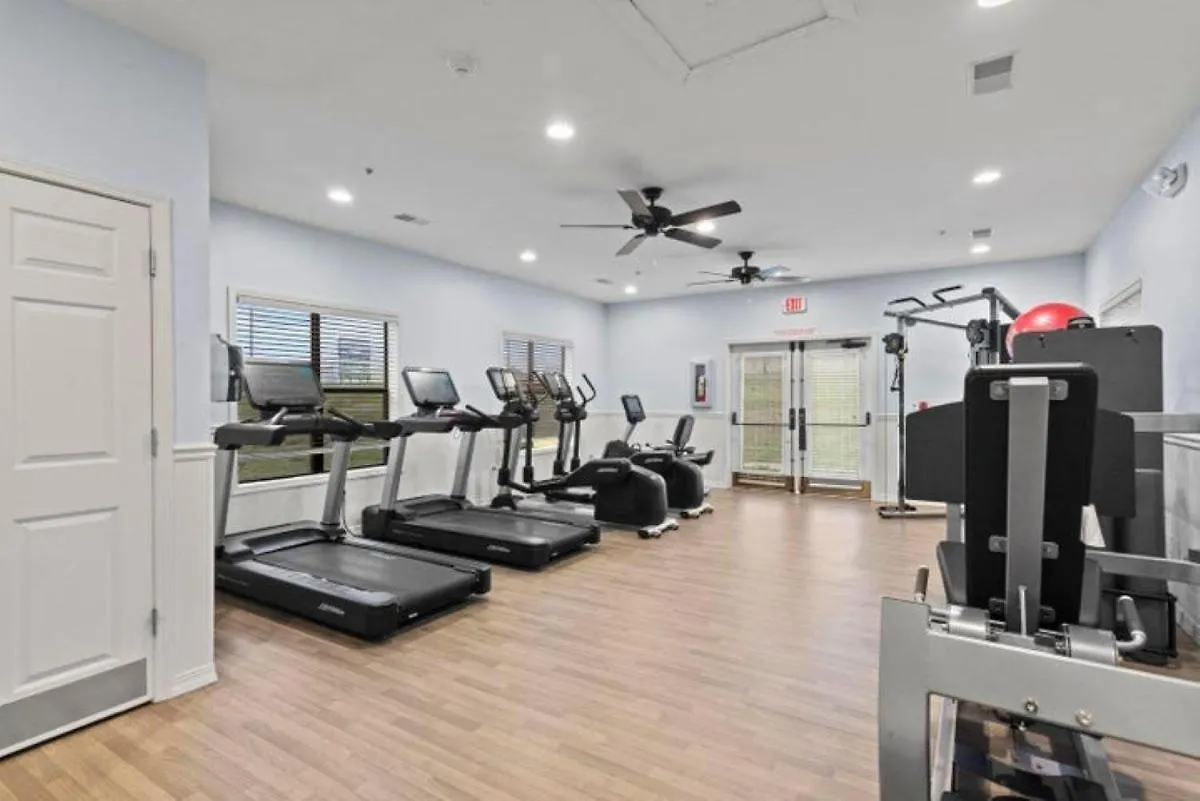 Charming At Hills - Beautifully Updated And Affordable - Family Amenities *