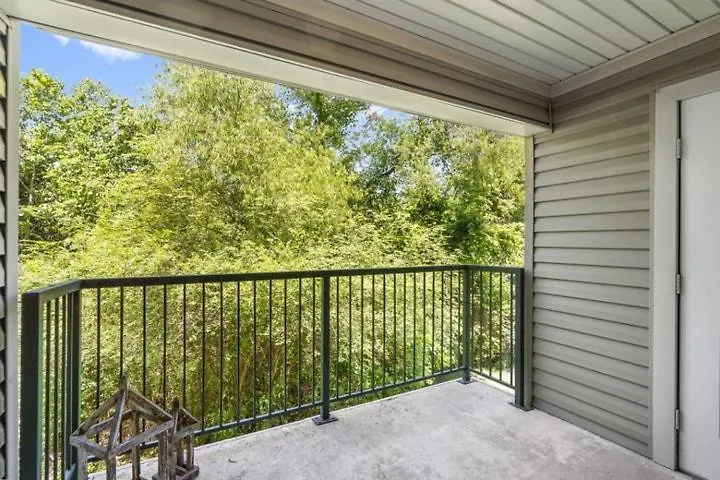 Charming At Hills - Beautifully Updated And Affordable - Family Amenities アパート *