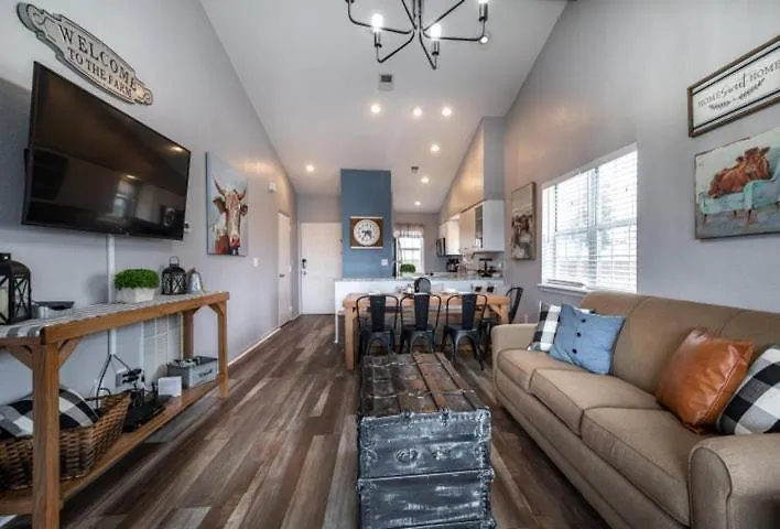 Charming At Hills - Beautifully Updated And Affordable - Family Amenities アパート *