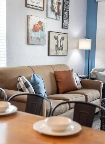 Charming At Hills - Beautifully Updated And Affordable - Family Amenities アパート ブランソン