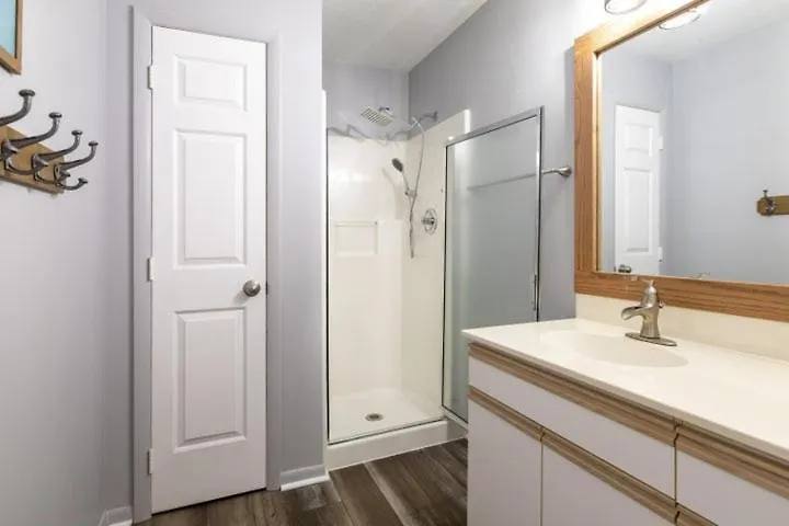 Charming At Hills - Beautifully Updated And Affordable - Family Amenities