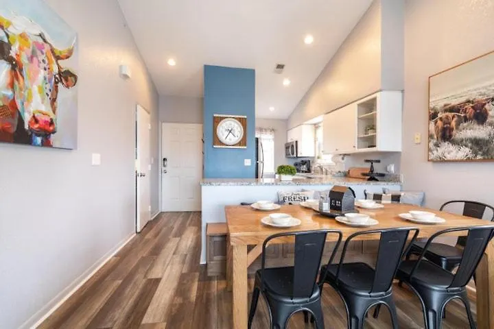 Charming At Hills - Beautifully Updated And Affordable - Family Amenities アパート *