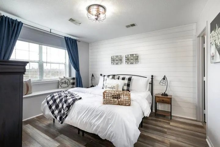 Charming At Hills - Beautifully Updated And Affordable - Family Amenities アパート ブランソン