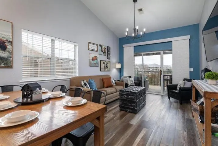 Charming At Hills - Beautifully Updated And Affordable - Family Amenities アパート *