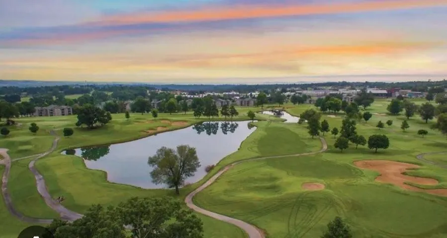 Charming At Hills - Beautifully Updated And Affordable - Family Amenities *