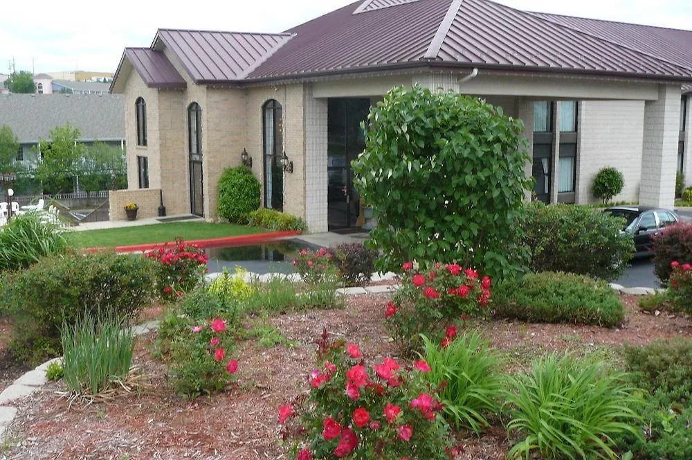 Super 8 By Wyndham By Andy Williams Theatre Hotel