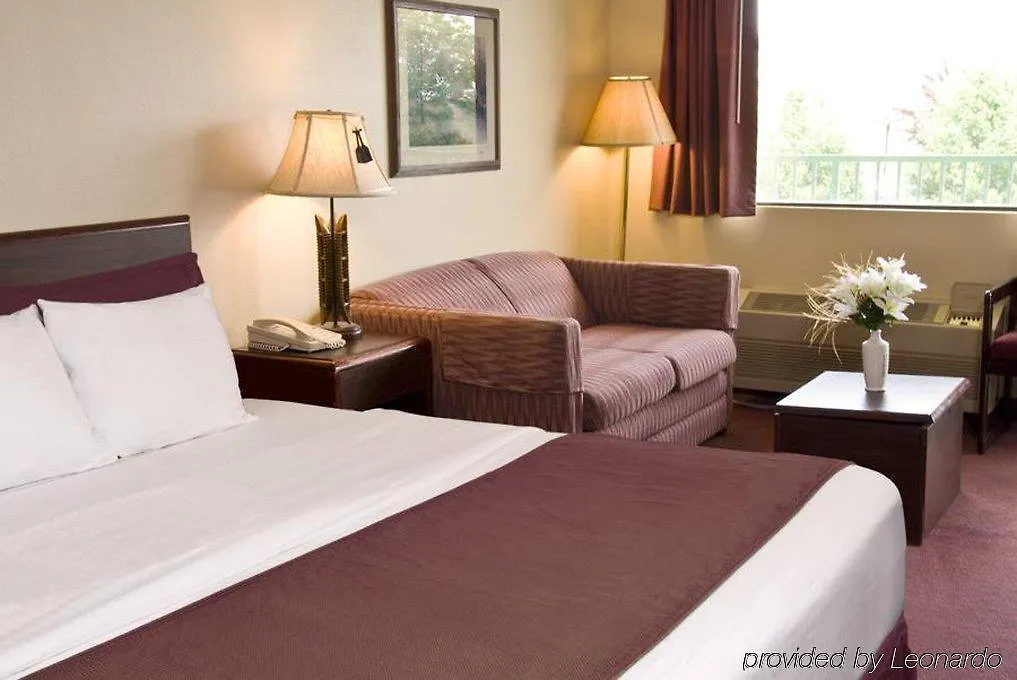 American Eagle & Motel 2*