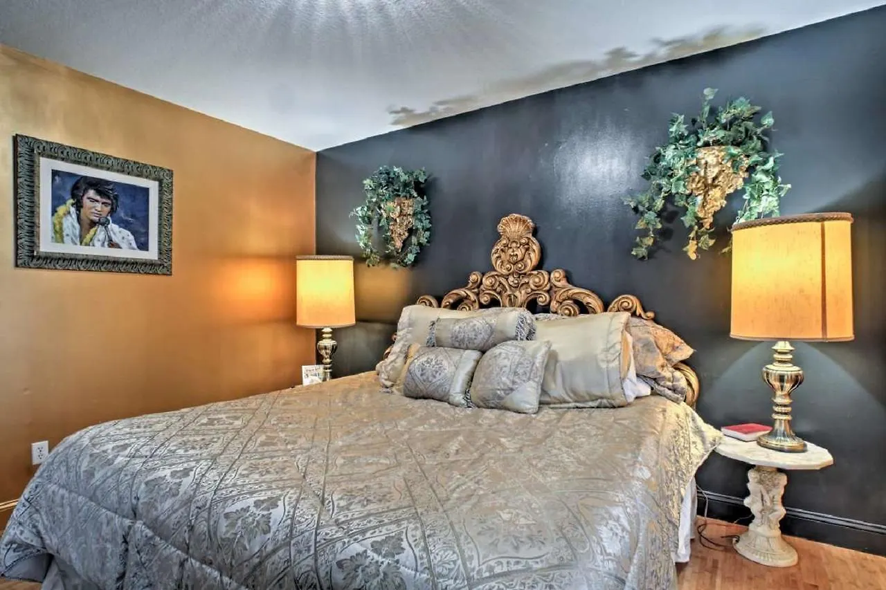 Presley's Penthouse Apartment Branson