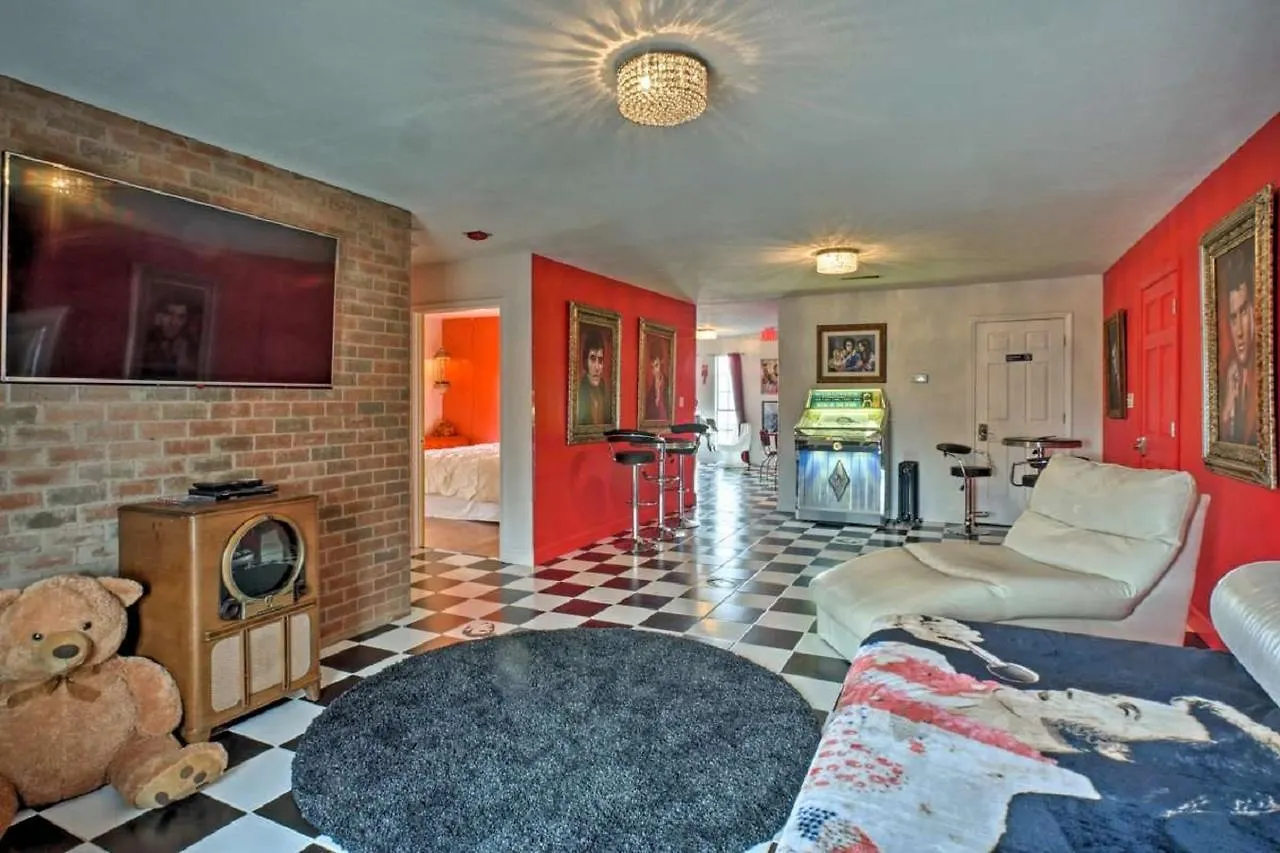Presley's Penthouse Apartment