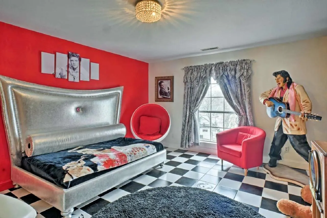Presley's Penthouse Apartment Branson