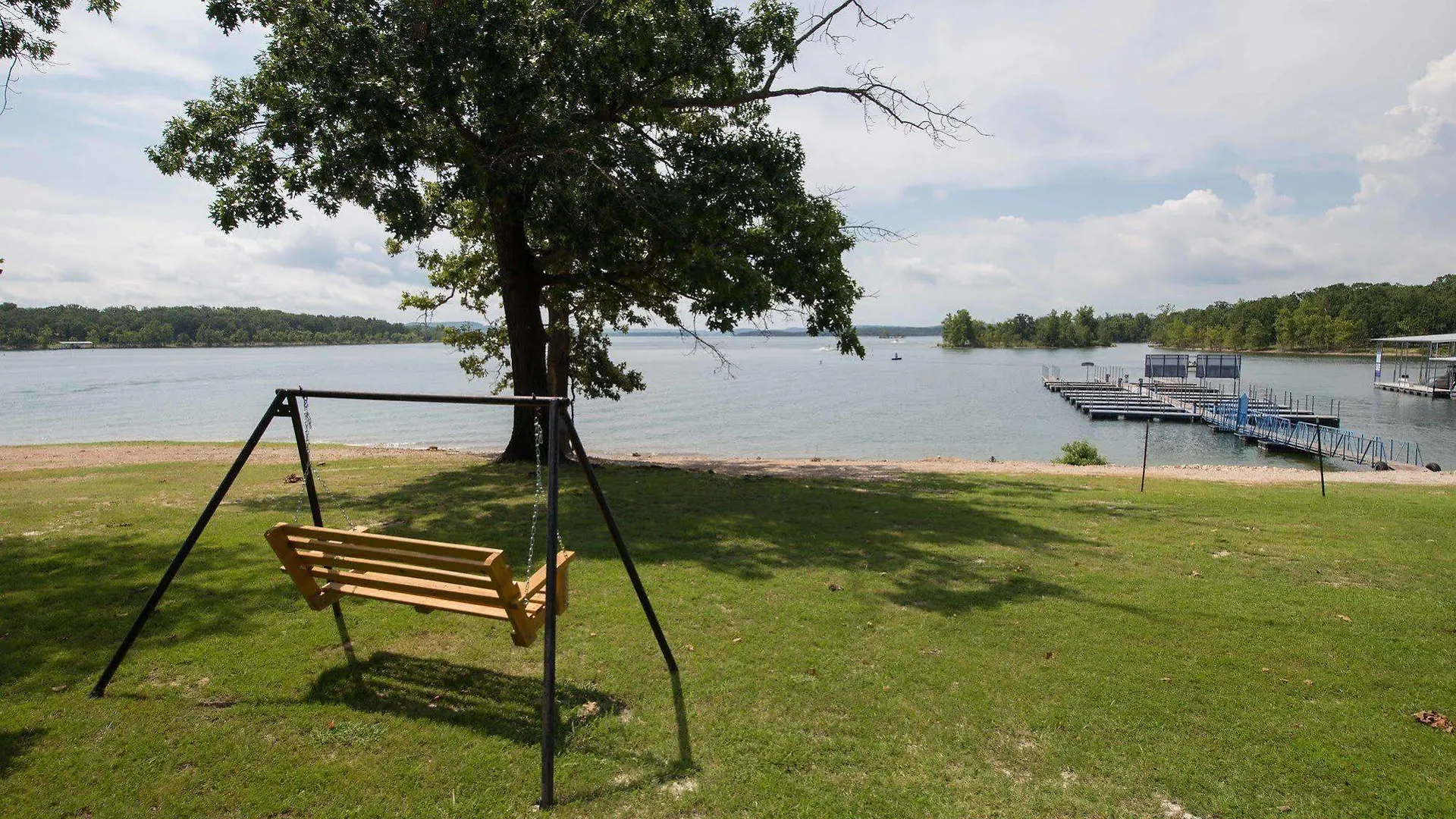 Branson Yacht Club 3*