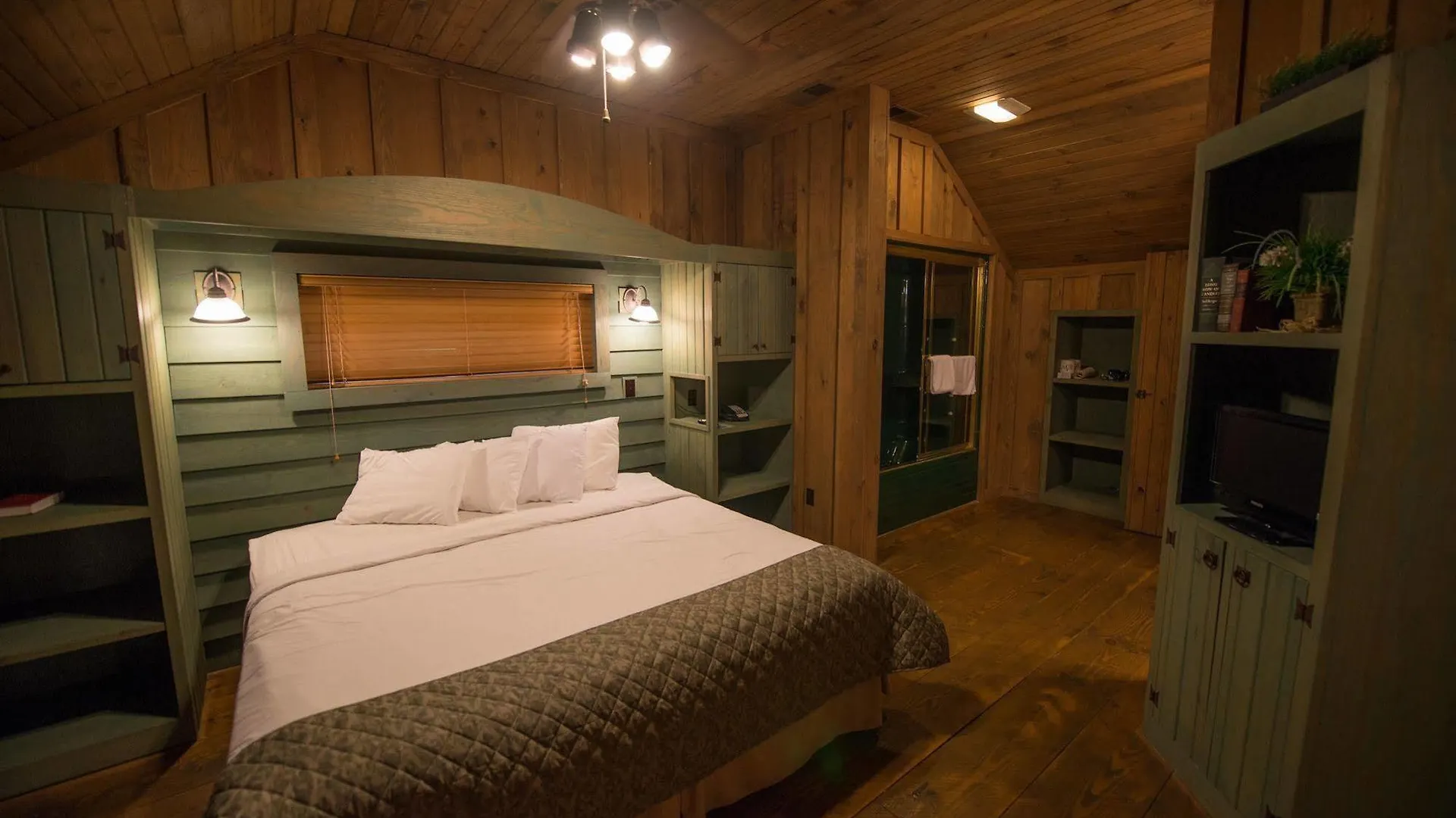 At Mountain, Trademark Collection By Wyndham Rezort Branson