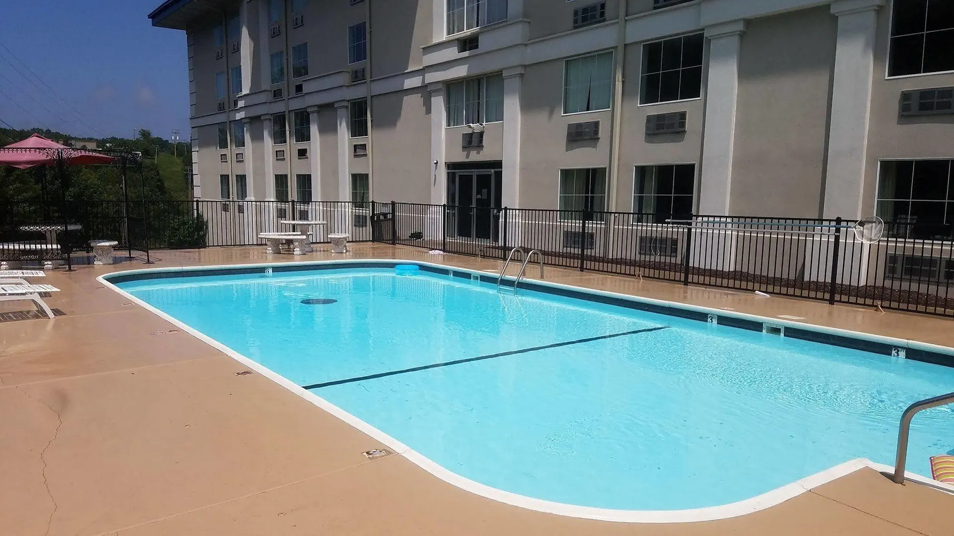 The Colonnade 3*