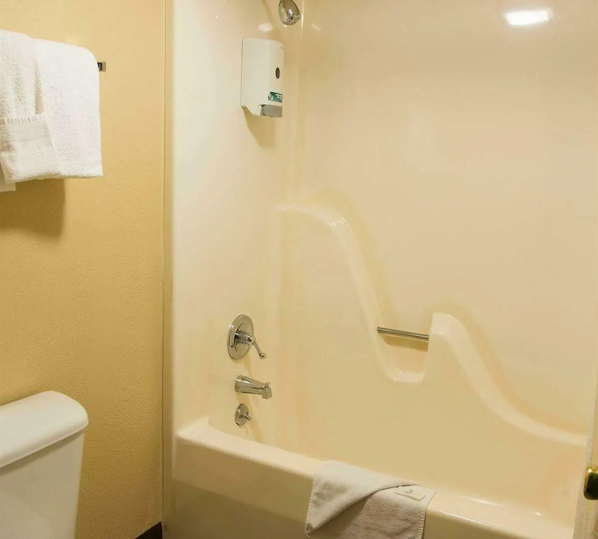 Hotel Angel Near Imax, A Travelodge By Wyndham 3*