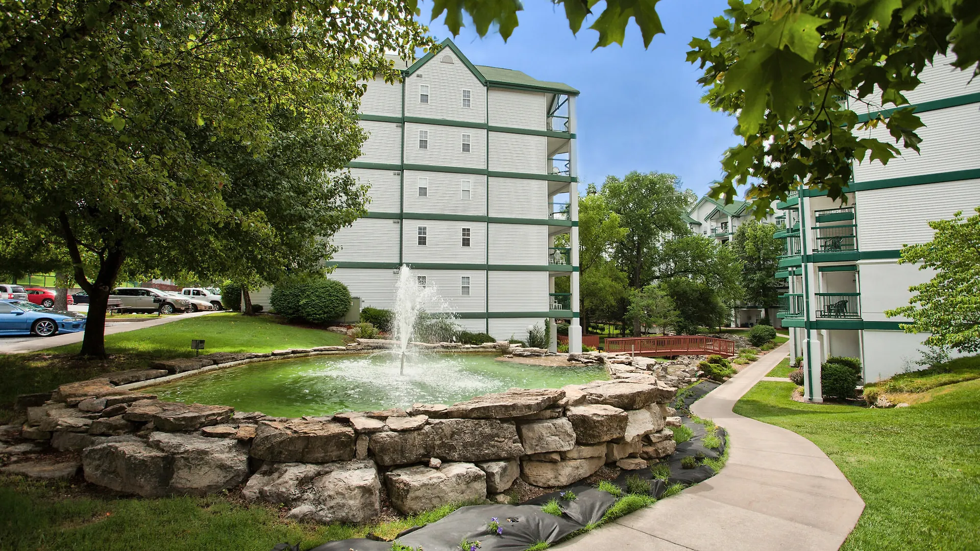 Surrey's Carriage Place Курортный комплекс 3*