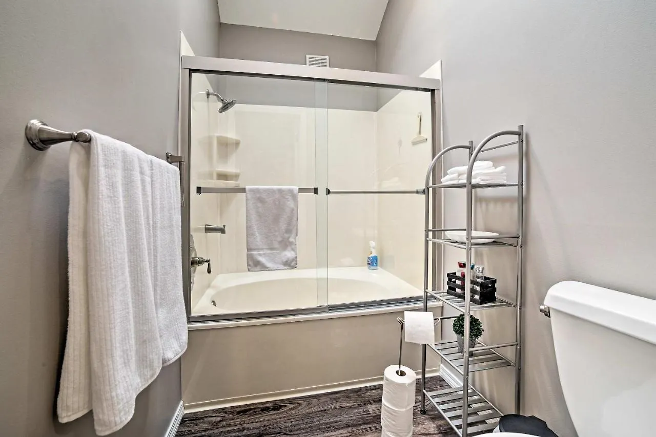 Appartement 8 Mi To Silver Dollar With Pool!