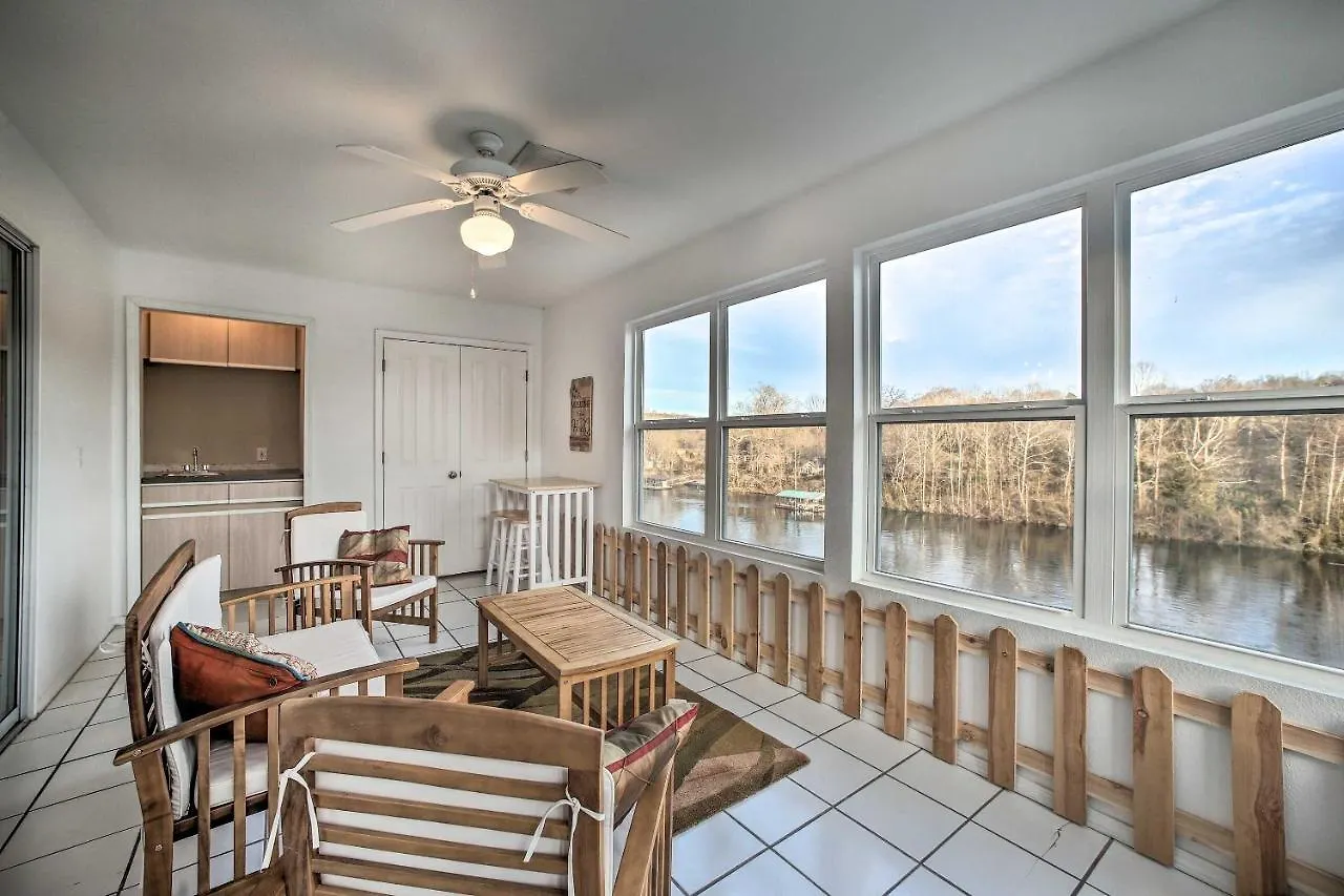 Lakefront Getaway Near Marina And Fishing! *