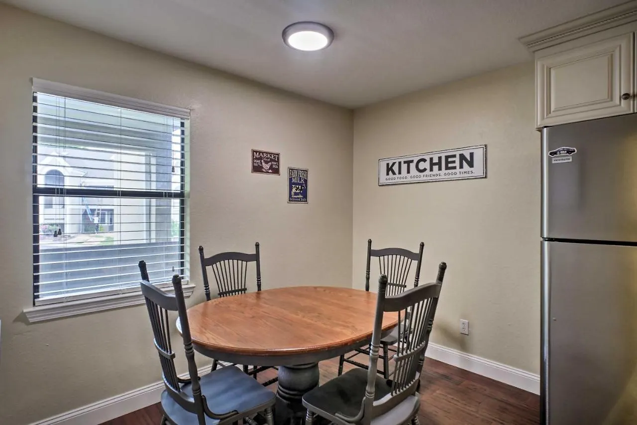 Appartement With Pool Access, Walk To Fishing Branson