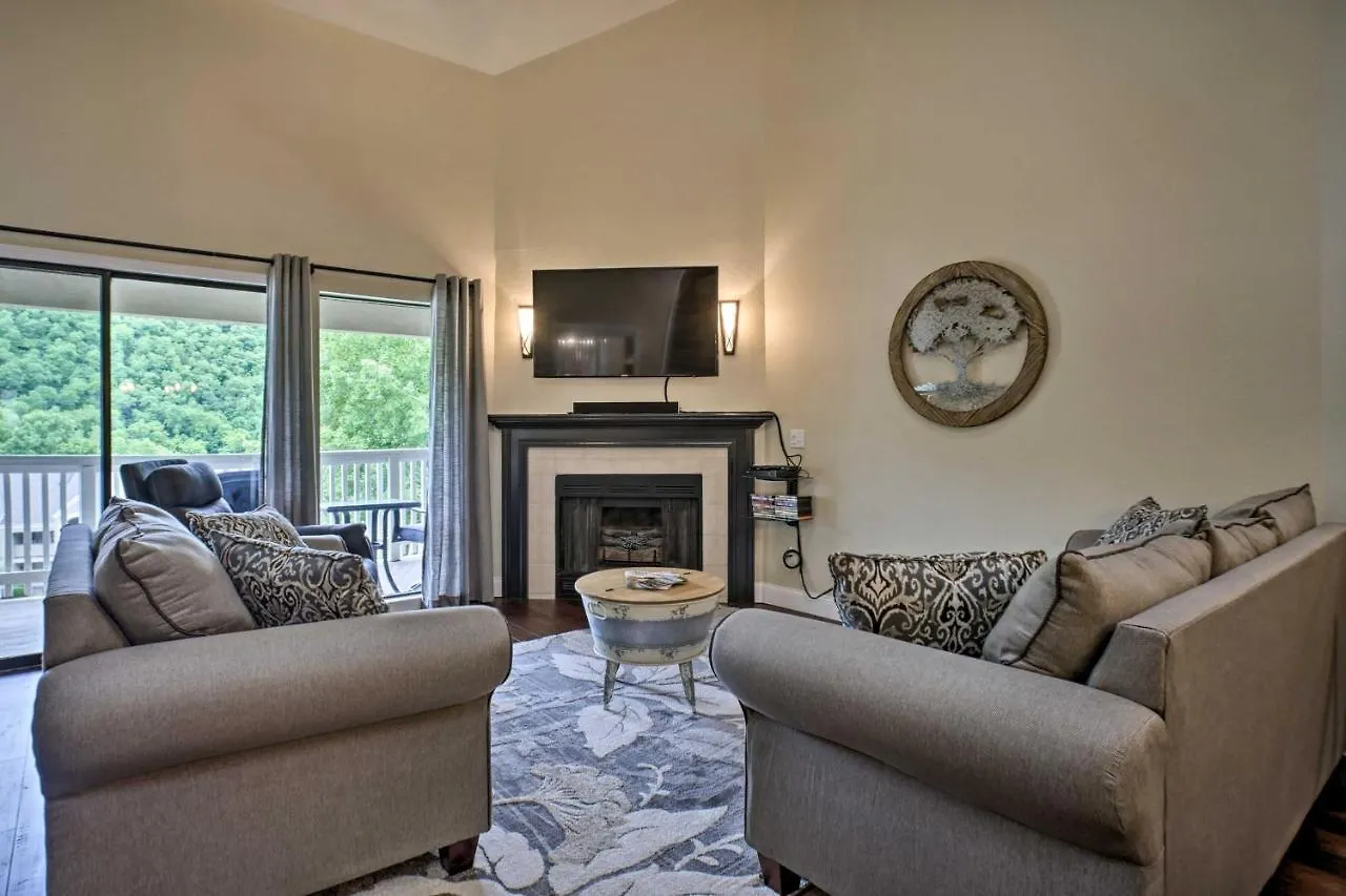 With Pool Access, Walk To Fishing Appartement *