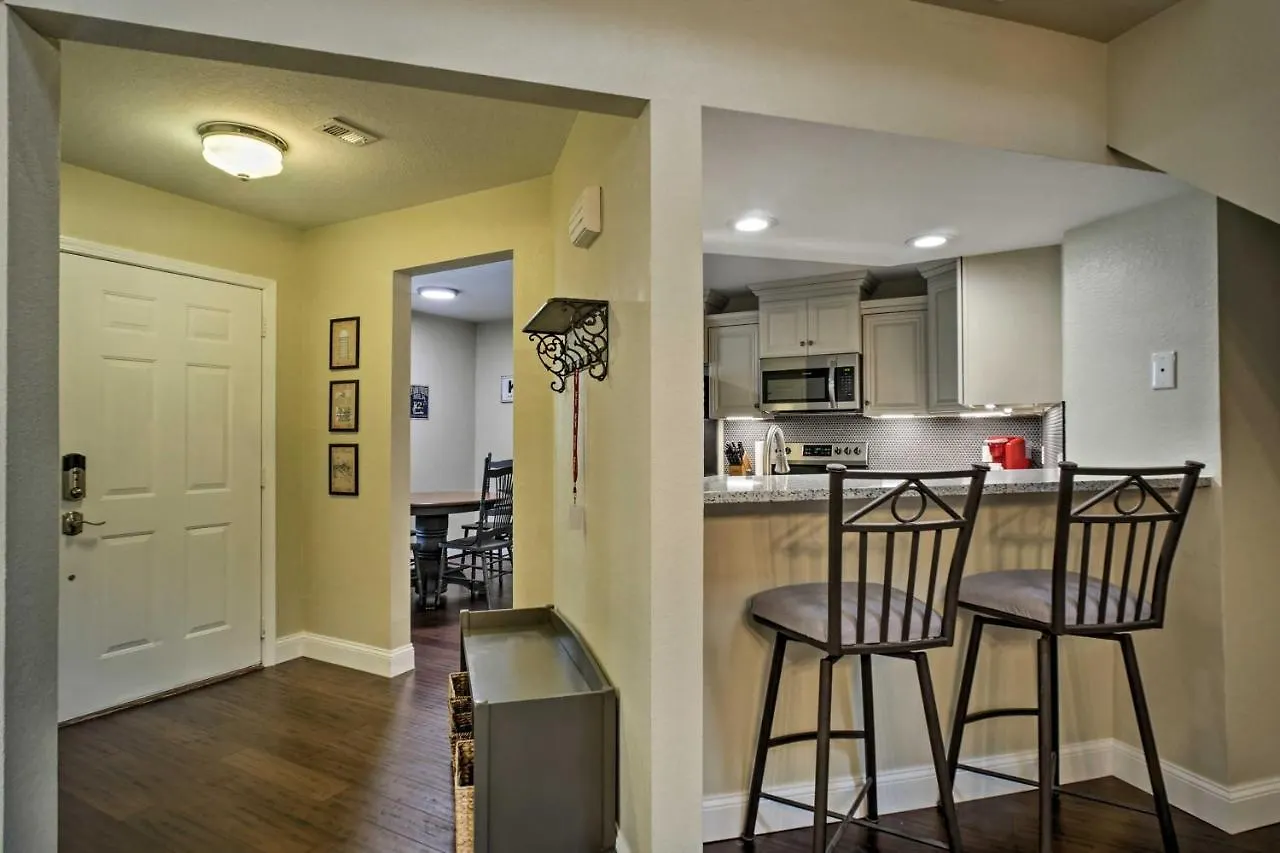 With Pool Access, Walk To Fishing Appartement