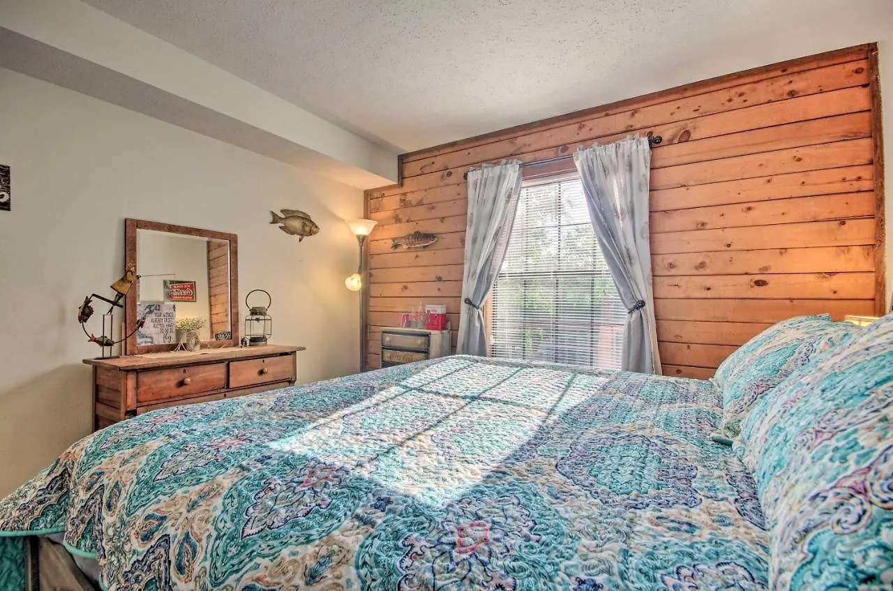 Semesterbostad Charming Getaway With Fireplace And Porch Branson