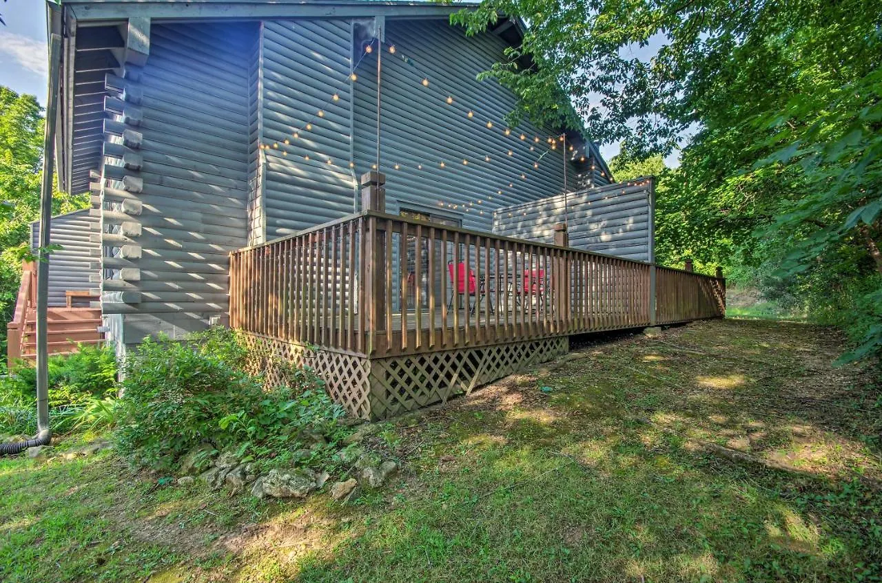 Charming Getaway With Fireplace And Porch Branson