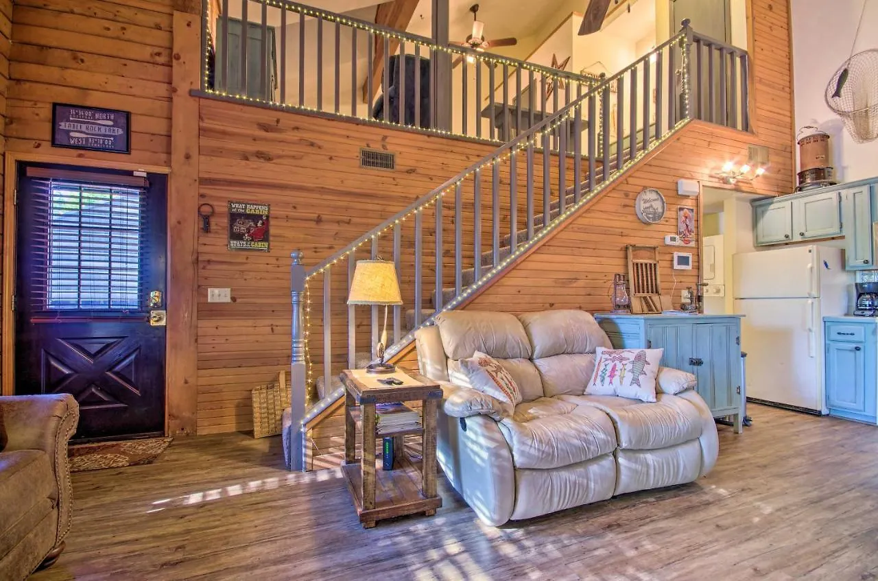 Charming Getaway With Fireplace And Porch Branson