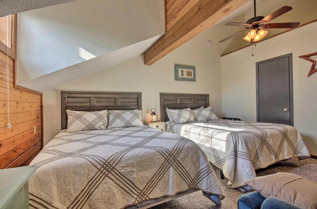 Semesterbostad Charming Getaway With Fireplace And Porch *