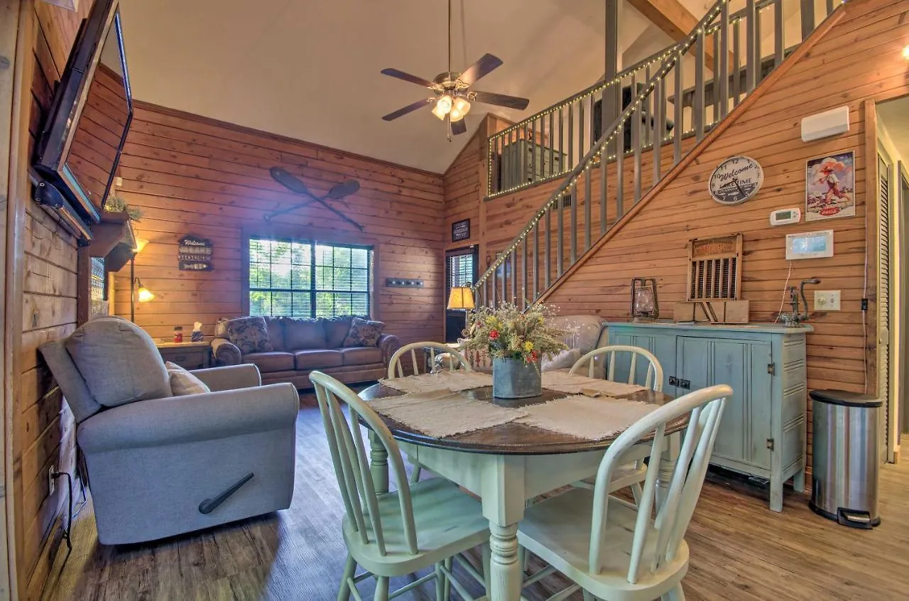 Charming Getaway With Fireplace And Porch Branson