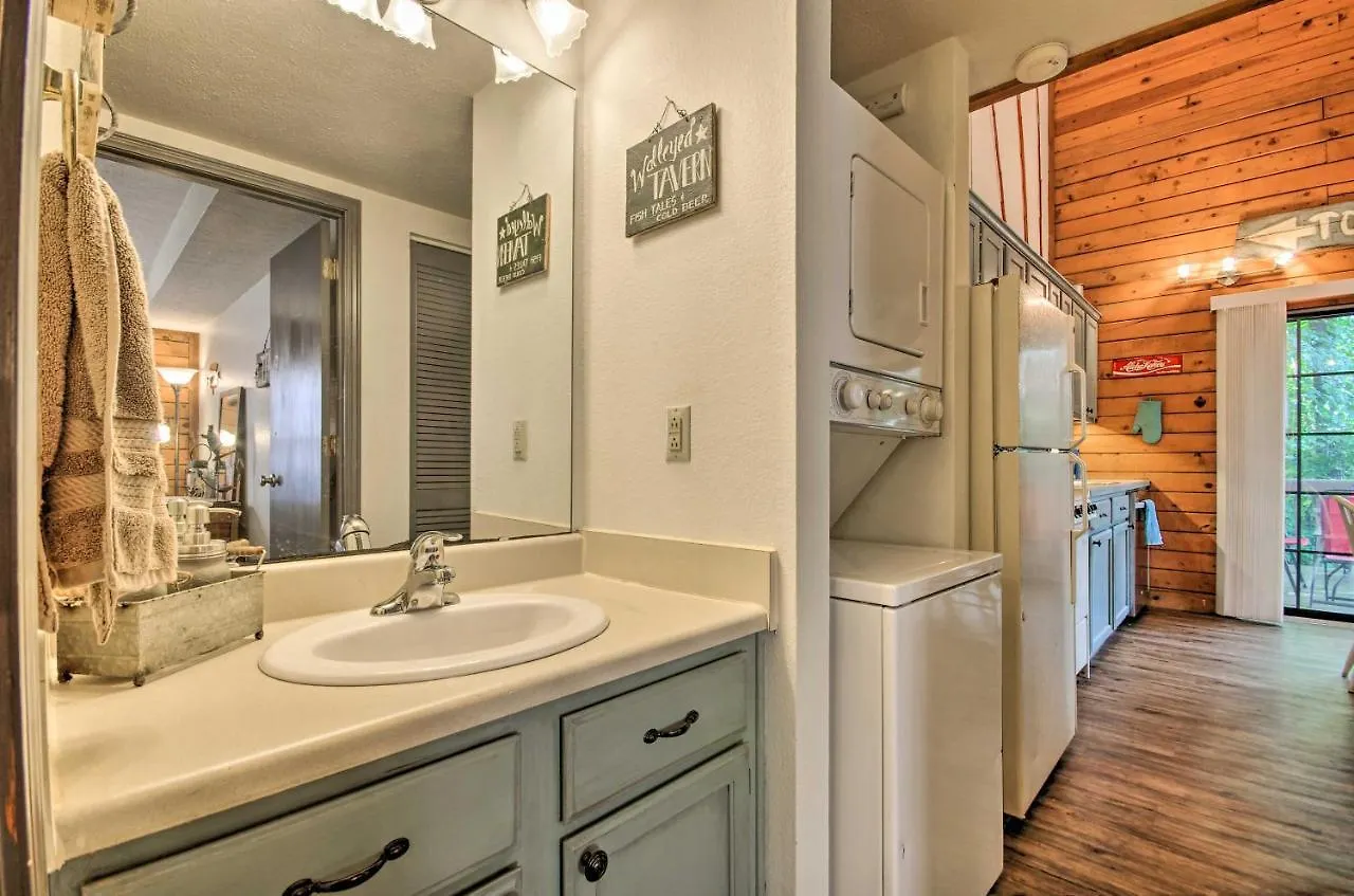Charming Getaway With Fireplace And Porch * Branson