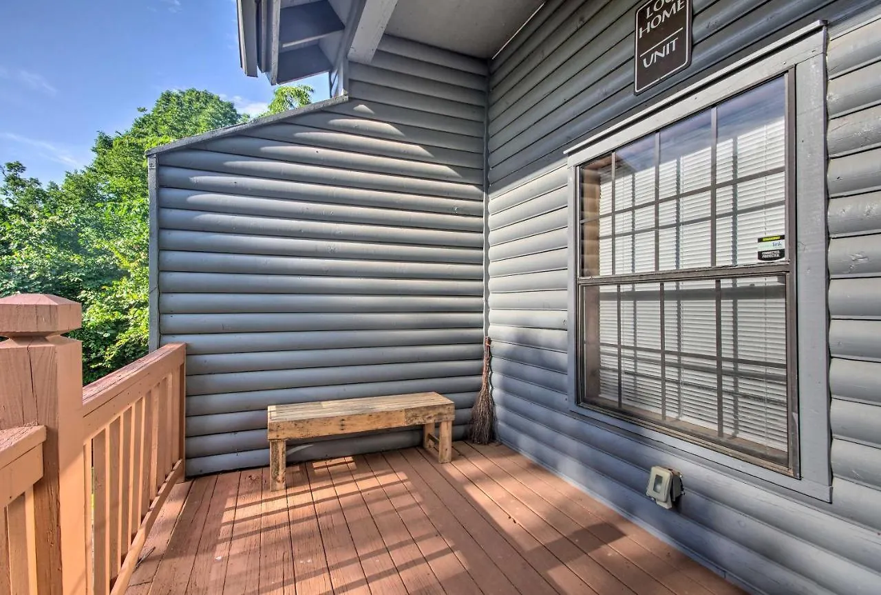 Semesterbostad Charming Getaway With Fireplace And Porch
