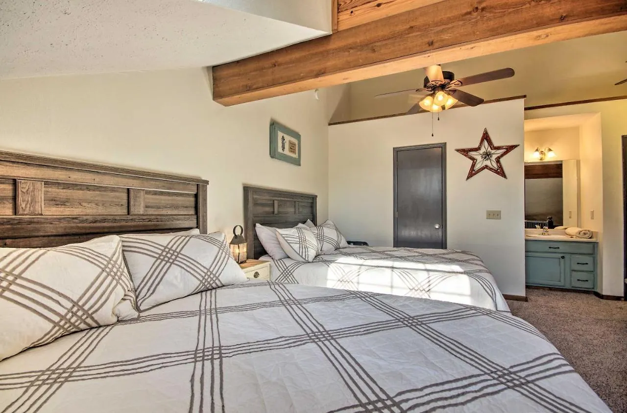 Semesterbostad Charming Getaway With Fireplace And Porch *
