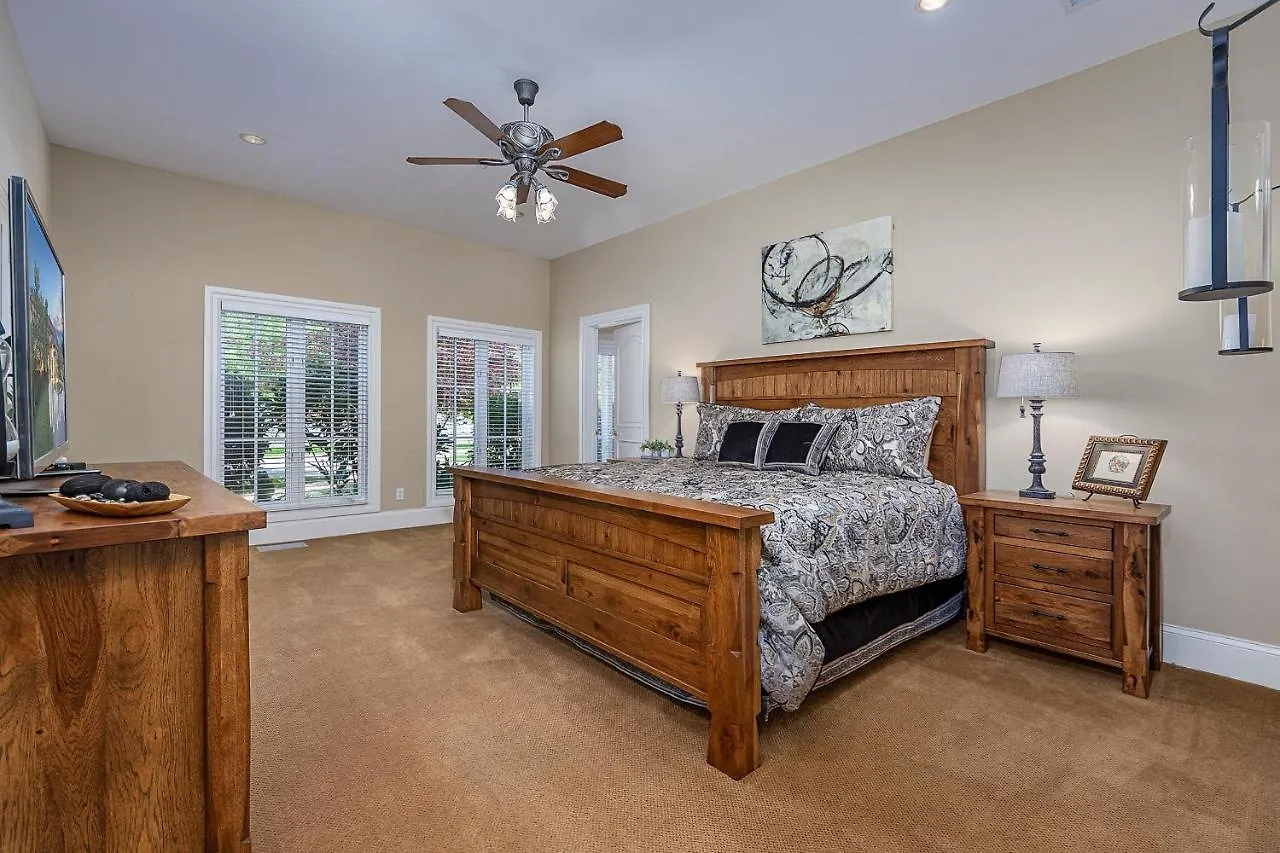 17500sqft Private Estate Indoorpool Hottub Big Lakeview Tennis Court Theater Sdc Hébergement de vacances Branson
