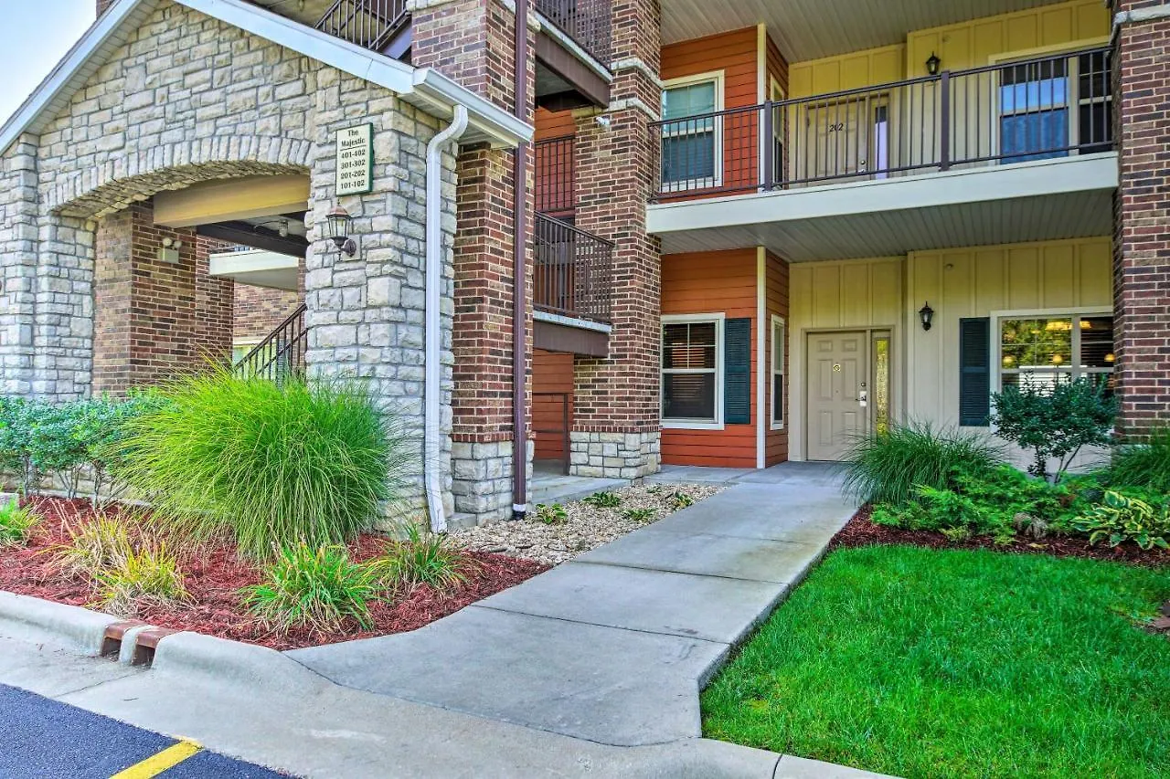 With Table Rock Lake Views, Near Strip דירה *